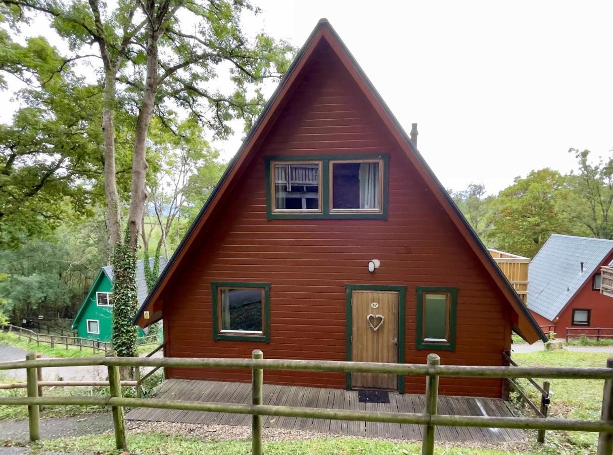 Ferienhaus Spacious Primrose For 6 With Hot Tub At A *