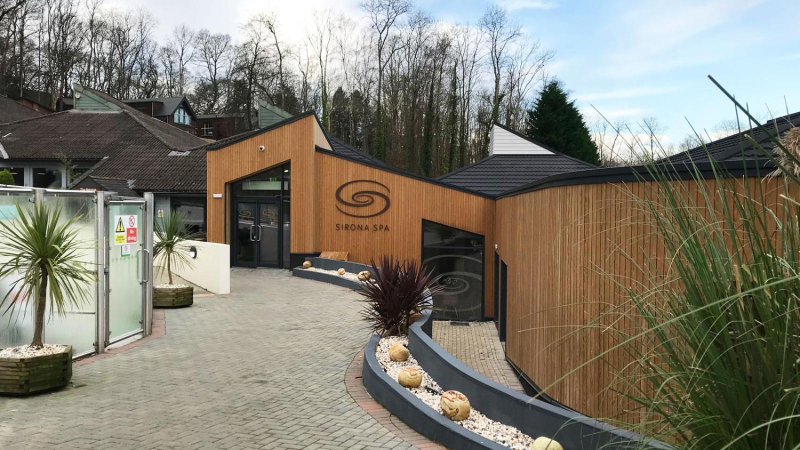 Spacious Primrose For 6 With Hot Tub At A *
