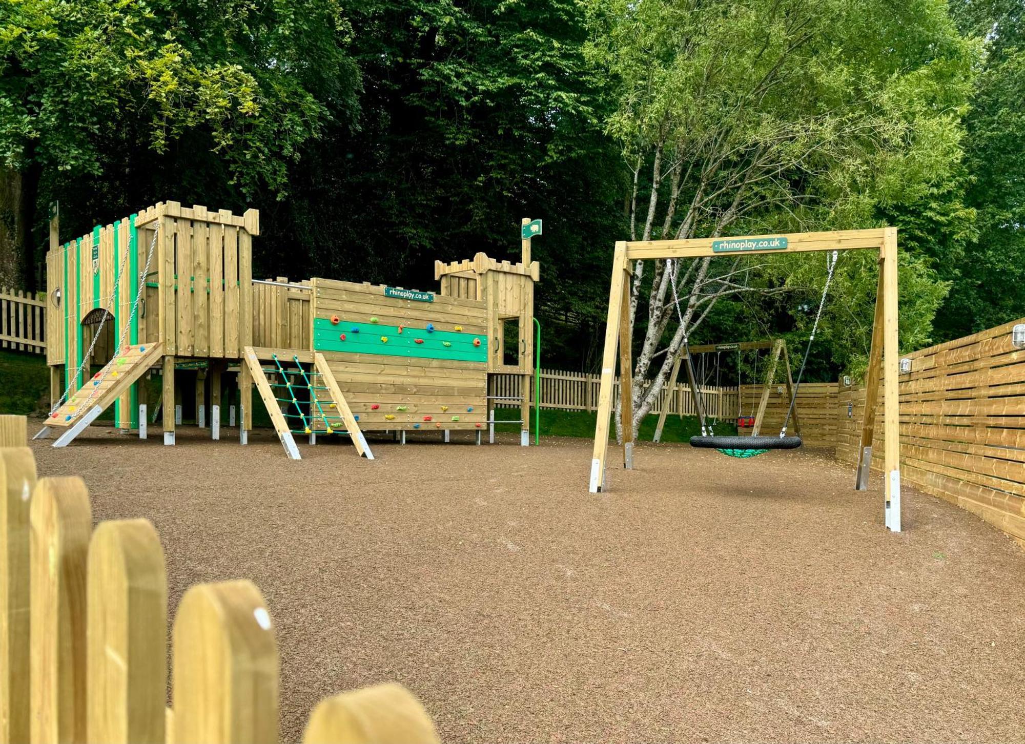 Spacious Primrose For 6 With Hot Tub At A *